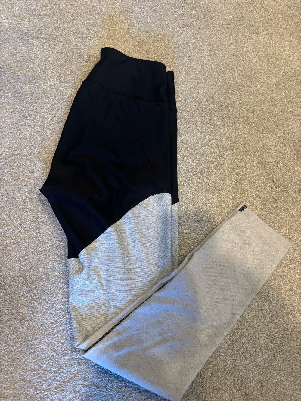 Women’s Outdoor Voices Two-Tone Black and Light Gray Leggings Size Small